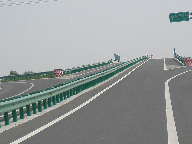河南高速公路护栏的材质与规格