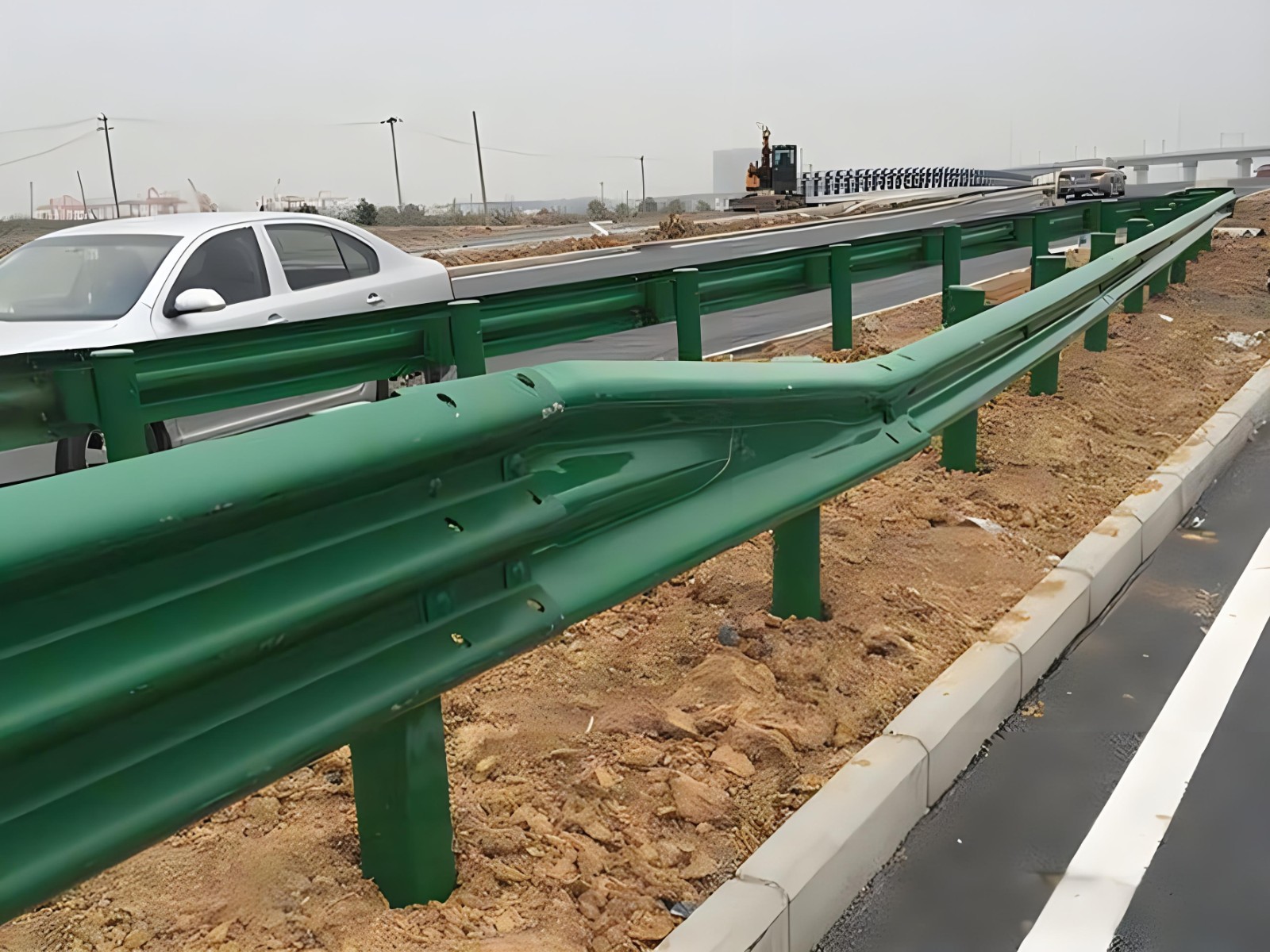 河南高速波形护栏板日常维护方案确保道路安全新举措